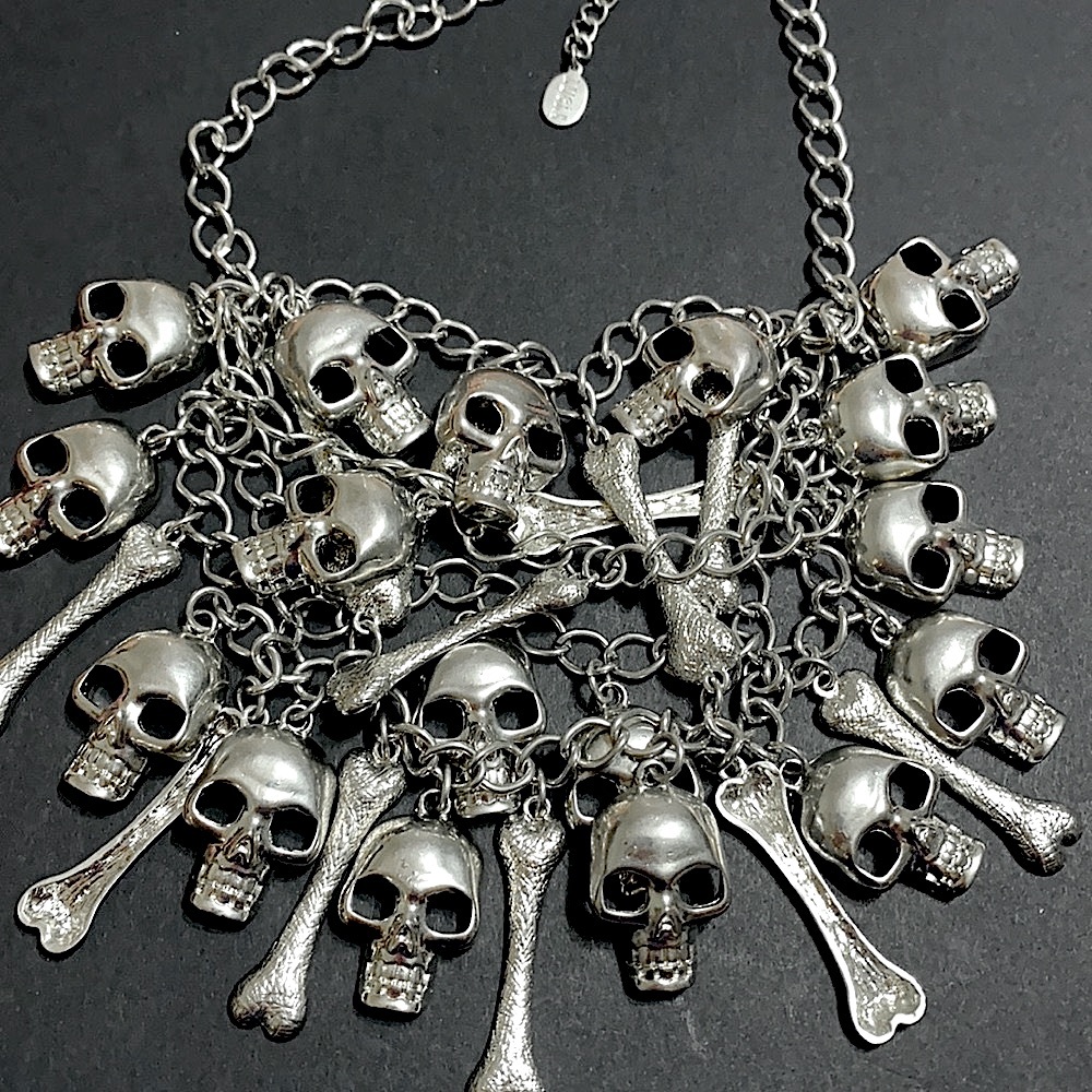 🖤LUCIA💕skull 💀 necklace - Picture 2 of 9